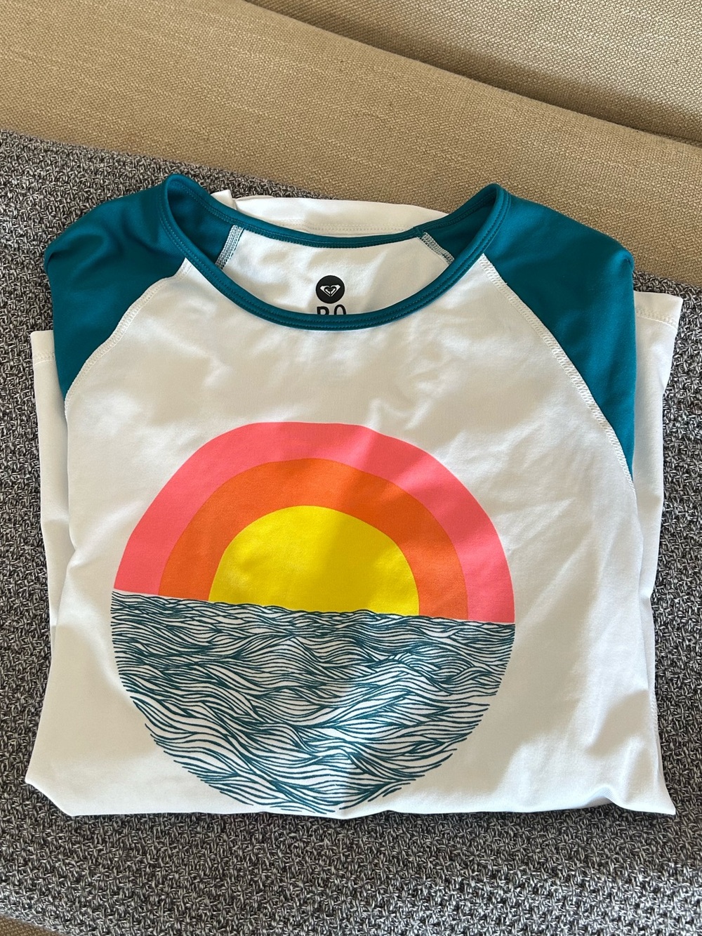 Roxy White Raglan Tee with Teal Sleeves and Sunset Graphic | Size Large Swim - Picture 11 of 12